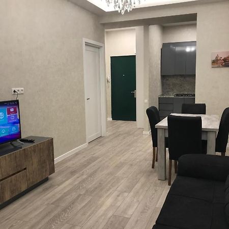 Charm Lägenhet Tbilisi Exteriör bild